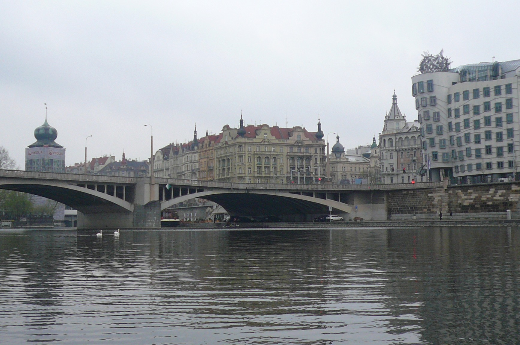 CAL 2008 04 Studna jez za vecera septa 24